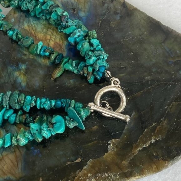 Triple Strand Blue Green Beaded Dyed Turquoise Chip 18" Necklace Toggle Closure - Picture 8 of 16